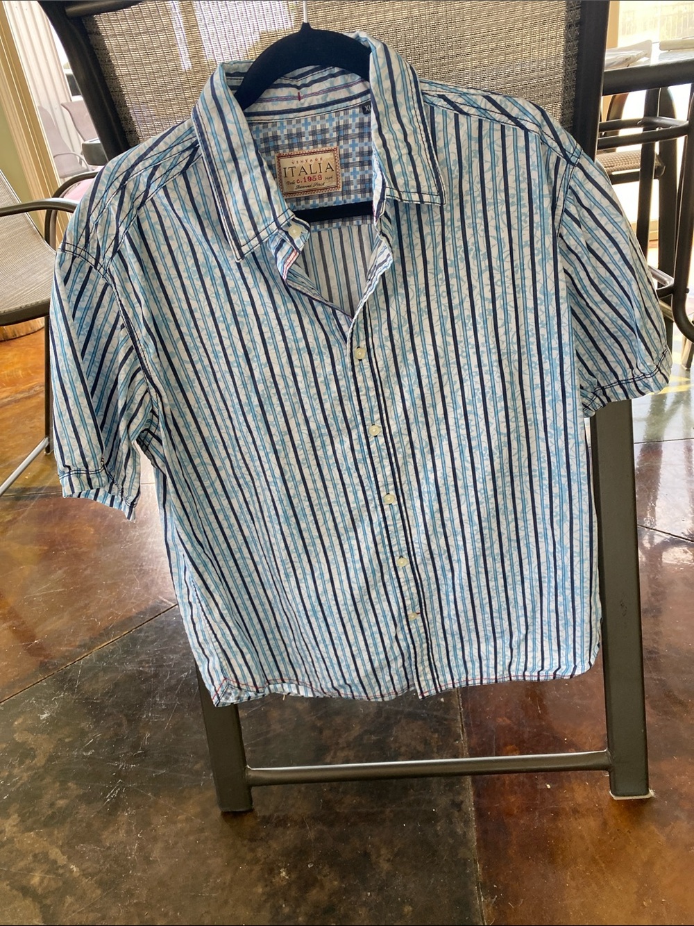 Italia Uomo Blue Striped Short-Sleeve Button-Down Shirt - Casual Summer Style
